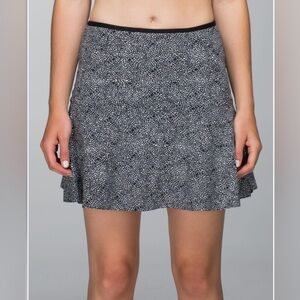 🍋Women’s Lululemon Get It On Skirt
⚠️READ⚠️Plush Petal Black Ghost/Blk unsized🍋
